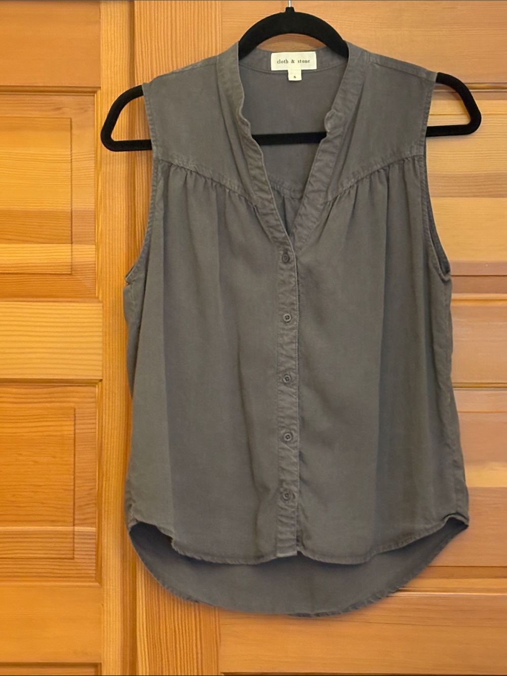 cloth & stone Sleeveless Button-Front Camisole in Charcoal Gray